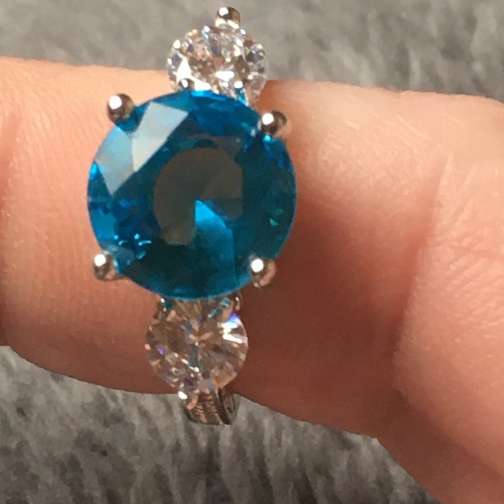 Fashion Design White Gold Zircon Ring - Picture 3 of 4